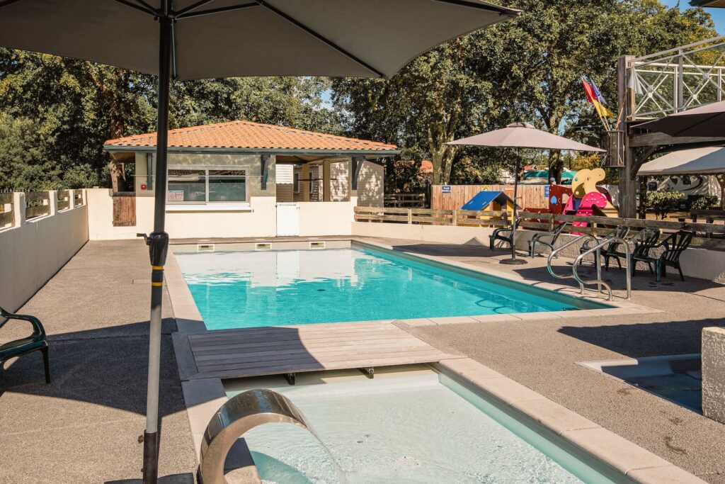 Camping pasteur aire piscine transats