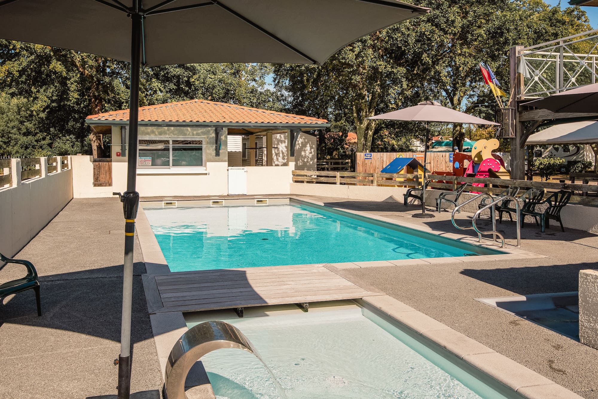 Camping pasteur aire piscine transats