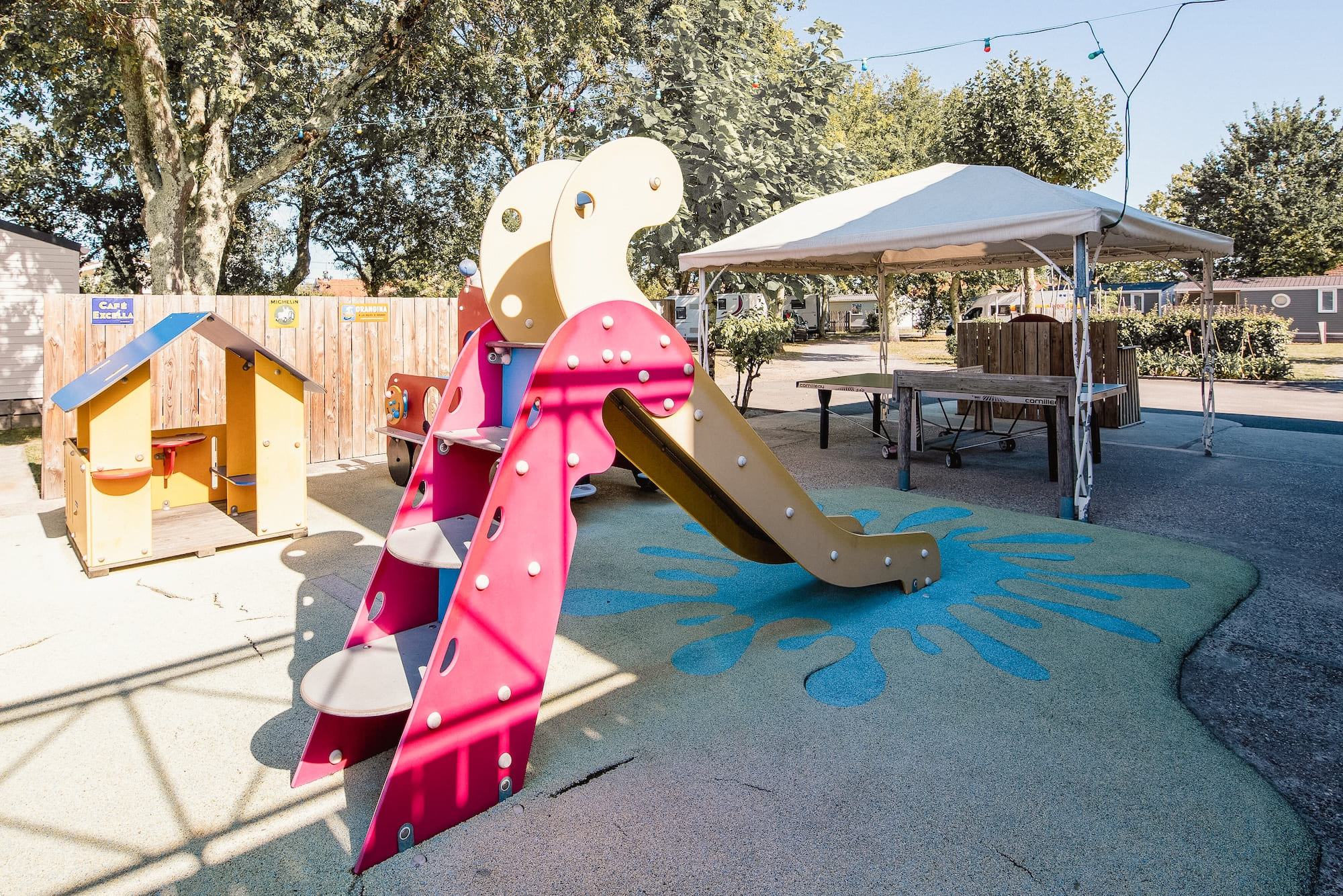 Camping pasteur toboggan enfants